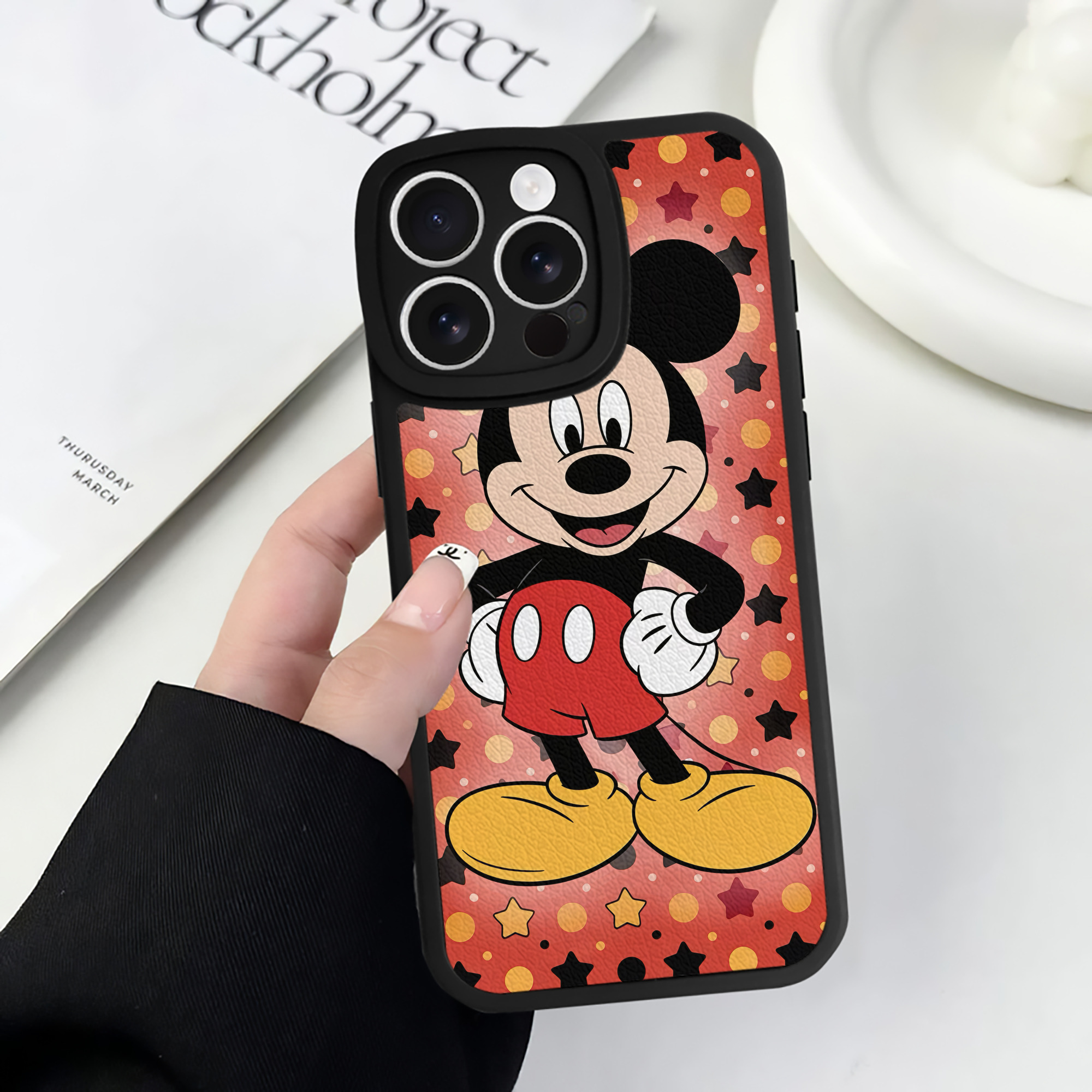 （画像用） ミッキーマウス Mickey Mouse 【iPhone 16シリーズ対応】シリコンスマホケース（レザー調） 材質：シリコン